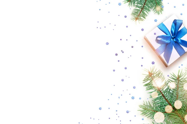 Confezione regalo di Natale con fiocco blu. Sfondo di Natale — Foto Stock