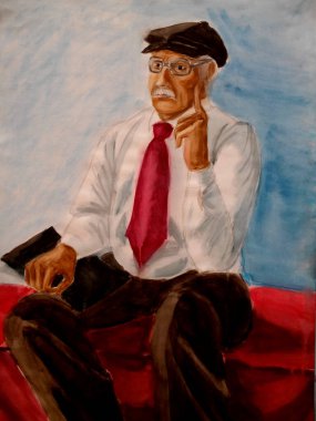 Elinde klasörle oturan gözlüklü yaşlı bir adam.