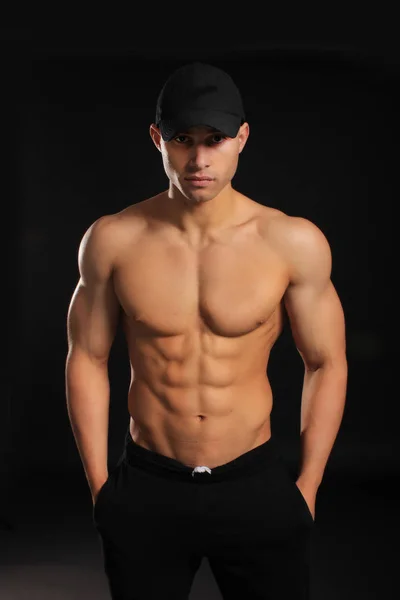 Handsome bodybuilder man with a naked torso showing muscles — Stock Photo, Image