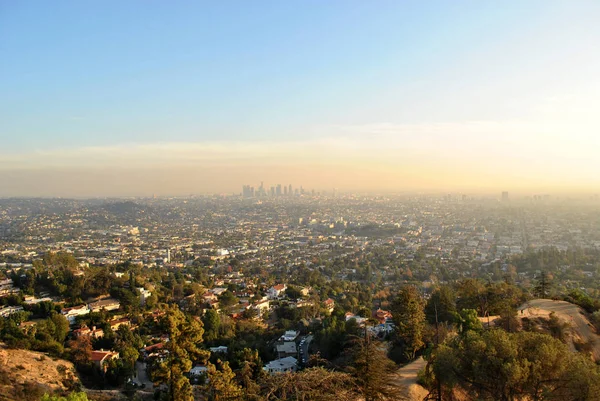 Лос-Анджелес Skyline под смогом — стоковое фото