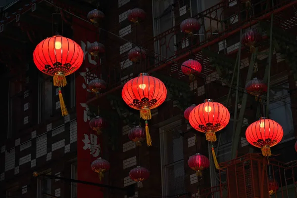 Röda lyktor i Chinatown — Stockfoto