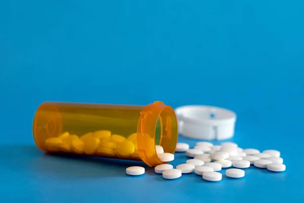 Opioidów kryzysu - Otwórz butelkę leki przeciwbólowe na receptę. Medicar Obrazek Stockowy