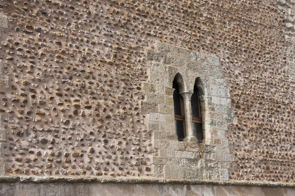 Burgfenster in ciudad rodrigo — Stockfoto