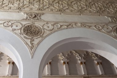 sinagog ayrıntılarda gözlerden
