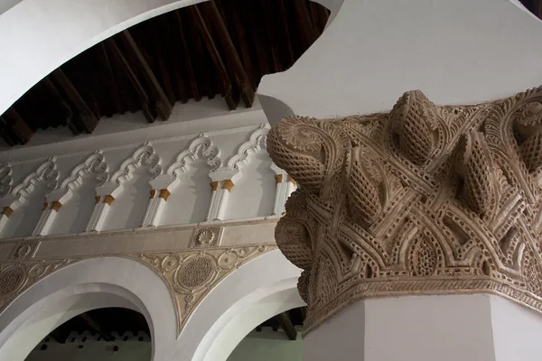 Säulendetails in Synagoge — Stockfoto