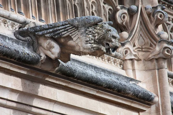 Gargoyle in toledo — Stock Photo, Image