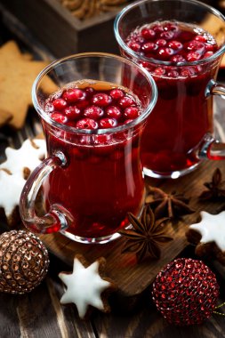 Noel İçecek sıcak kızılcık çay ve kurabiye, dikey, portre