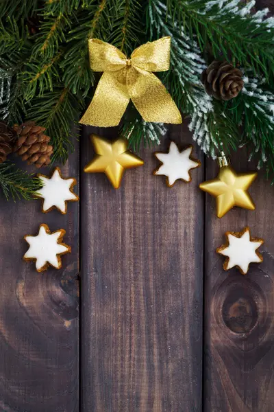 Dark wooden background with fir branches and decorations — Stock Photo, Image