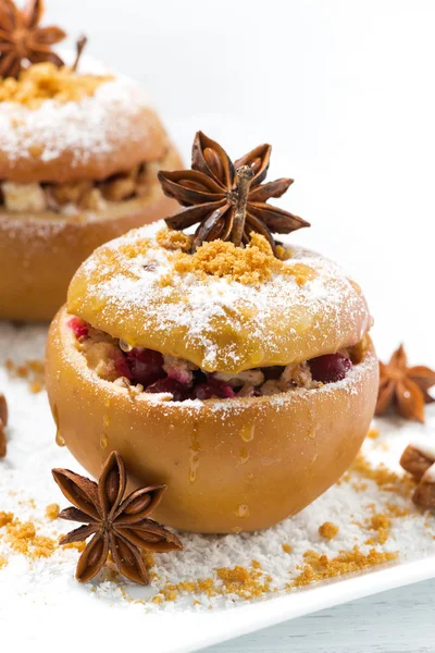 Festive baked stuffed apples and gingerbread, closeup vertical — Stock Photo, Image