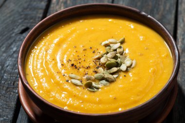 ahşap zemin, closeup üzerine balkabağı çorbası