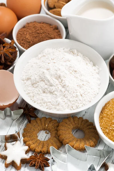 Ingredientes para assar, biscoitos e especiarias, vertical — Fotografia de Stock