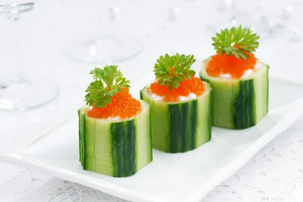 Cucumber tartlets with cream cheese and red caviar — Stock Photo, Image