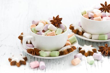 kakao ile renkli şekerleme bardak ve Noel kurabiyeleri 