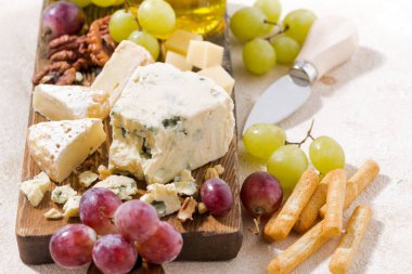 Peygamberli, meyve ve beyaz bir arka planda, closeup bal