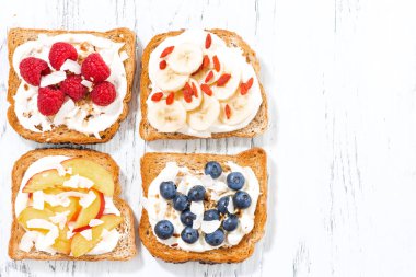 farklı soslar, üstten görünüm, tatlı tatlı tost