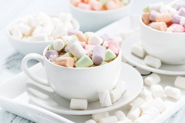 kakao ile lokum beyaz bardak, yatay