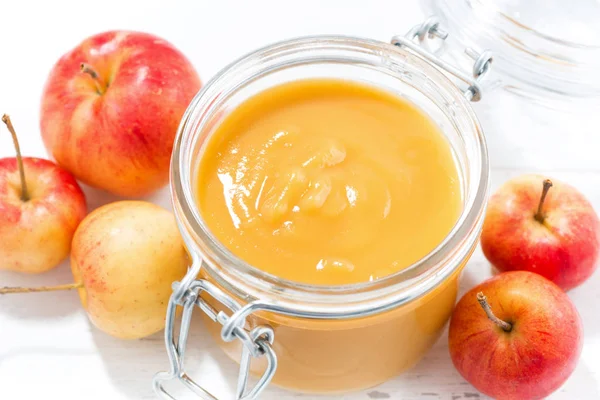 Fresh apple sauce, closeup top view — Stock Photo, Image