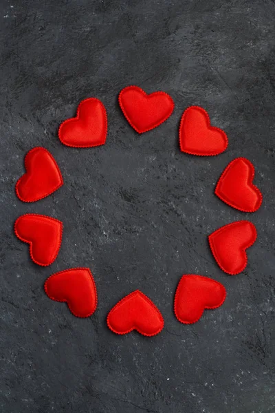 Black background with a round frame of red hearts, vertical — Stock Photo, Image