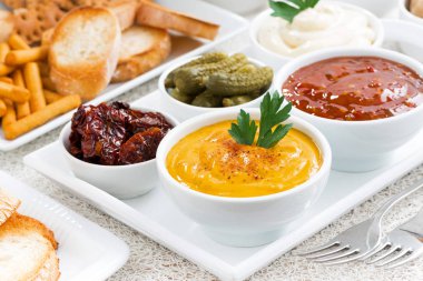 ürün yelpazesine farklı sos ve aperatifler