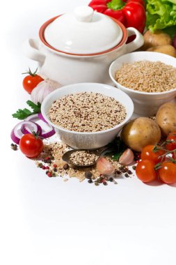 kahverengi pirinç ve quinoa ve taze malzemeler için çorba 