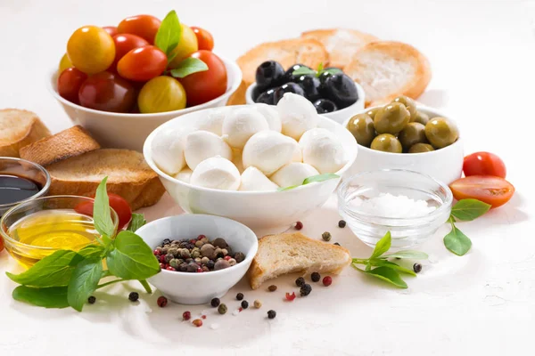 Fresh ingredients for salad with mozzarella — Stock Photo, Image