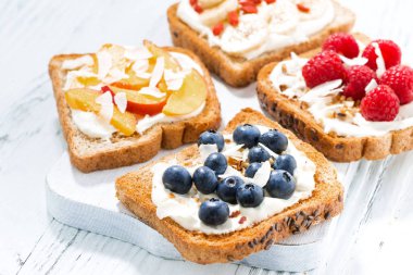 farklı Topingler ile tatlı ekmeği