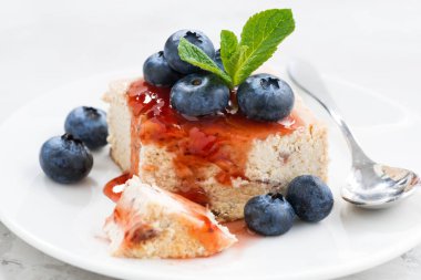 parçası cheesecake berry reçel, closeup ile