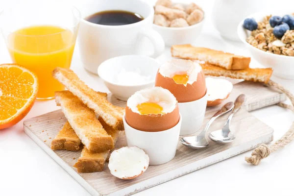 Haşlanmış yumurta ve kızarmış tost ile lezzetli breakfast — Stok fotoğraf