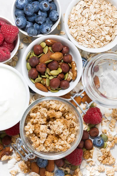 Färska produkter för en hälsosam frukost, vertikala närbild — Stockfoto