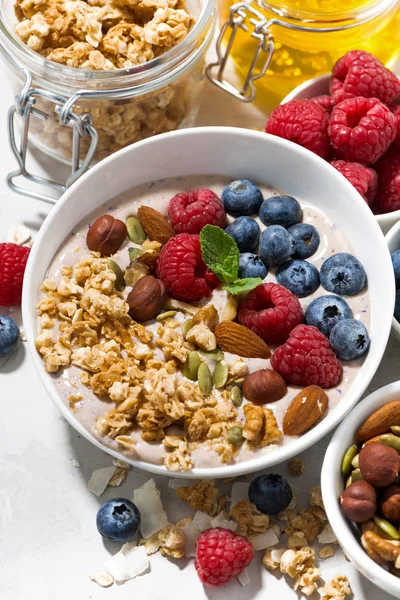 Homemade muesli with yogurt and berries for breakfast, vertical — Stock Photo, Image