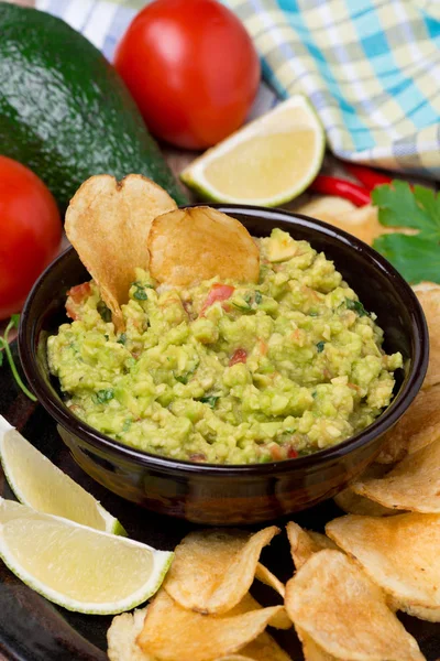 Mexické omáčky guacamole v misce — Stock fotografie