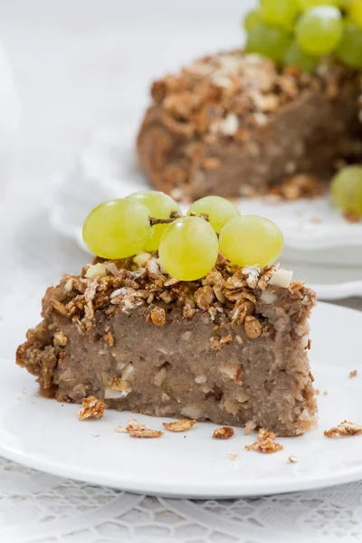 Piece of nut pie with grapes, vertical — Stock Photo, Image