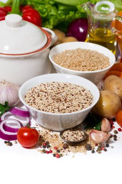 kahverengi pirinç ve quinoa ve taze malzemeler için çorba 