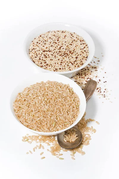 Brown rice and quinoa in a bowl on a white background, vertical — Stock Photo, Image