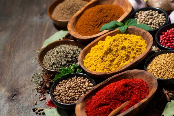 Assortment of oriental spices on a wooden background, top view — Stock Photo, Image