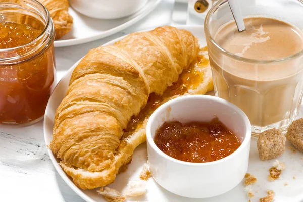 Croissants with jam and coffee with milk for breakfast, closeup — Stock Photo, Image