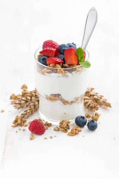 Healthy dessert with natural yogurt, muesli and berries — Stock Photo, Image