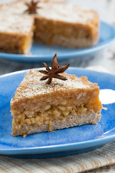 Piece of cake with apple jelly on a plate, vertical — Stock Photo, Image