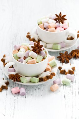 kakao ile renkli şekerleme bardak ve Noel kurabiyeleri 