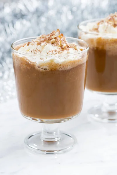 Sváteční dýňová latte, closeup, vertikální — Stock fotografie