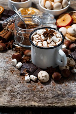 sıcak çikolata şekerleme ve tatlılar ahşap tablo