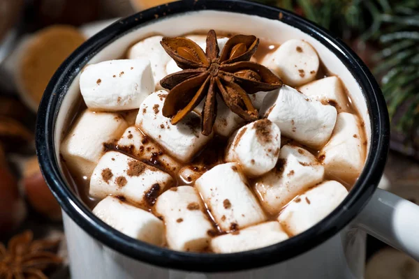 Κούπα ζεστή σοκολάτα με marshmallows και γλυκά — Φωτογραφία Αρχείου