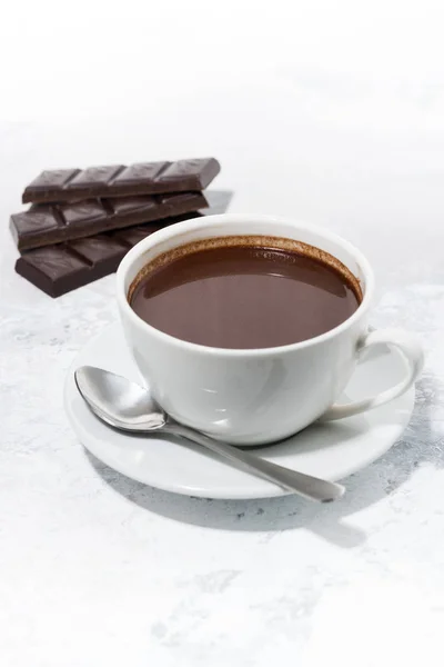 Eine Tasse heiße Schokolade, vertikal — Stockfoto