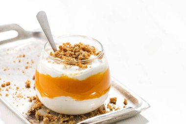 tatlı kabak, krema ve çerezler ile