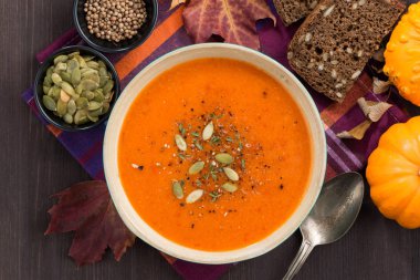 Balkabağı çorbası, üstten görünüm