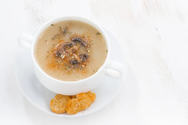 Mushroom cream soup with croutons on white wooden table — Stock Photo, Image