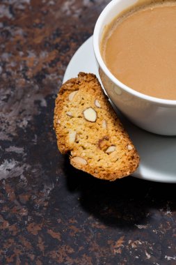 kahve süt ve İtalyan tanımlama bilgilerini cantucci, dikey 