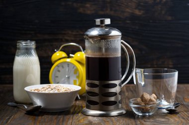 Fransız basınında kahvaltı için taze yapılmış kahve