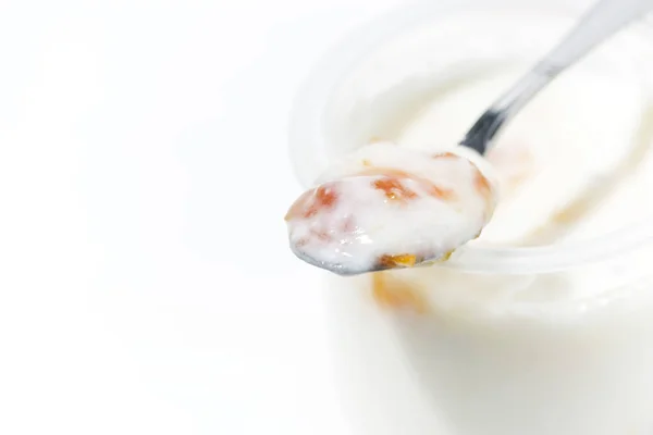 Jogurt w słoiku z brzoskwinią — Zdjęcie stockowe