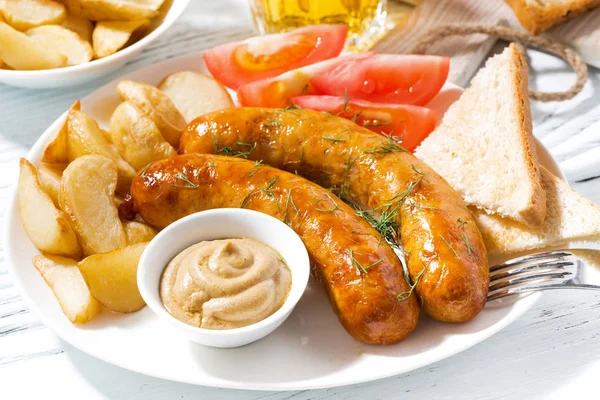 Fried sausages with potatoes and mustard, closeup — Stock Photo, Image